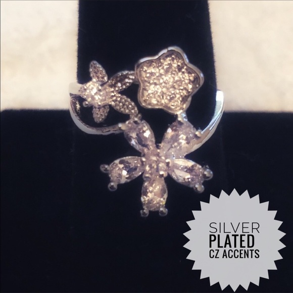 Sz 8 Silver Plated CZ Accents Ring - Picture 2 of 4